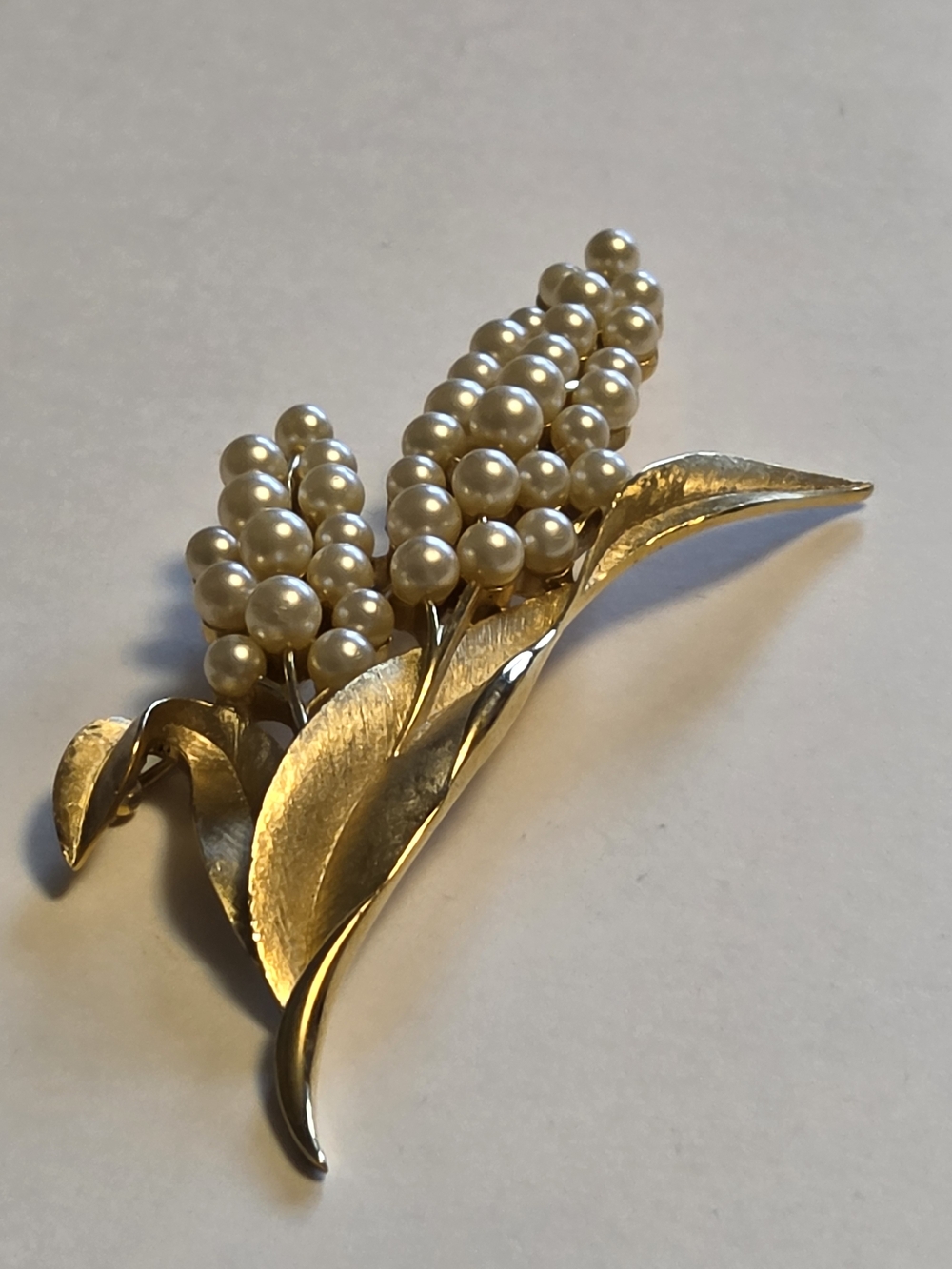 Vtg Crown Trifari Textured Gold-Tone Hyacinth with Faux Pearls Floral Brooch